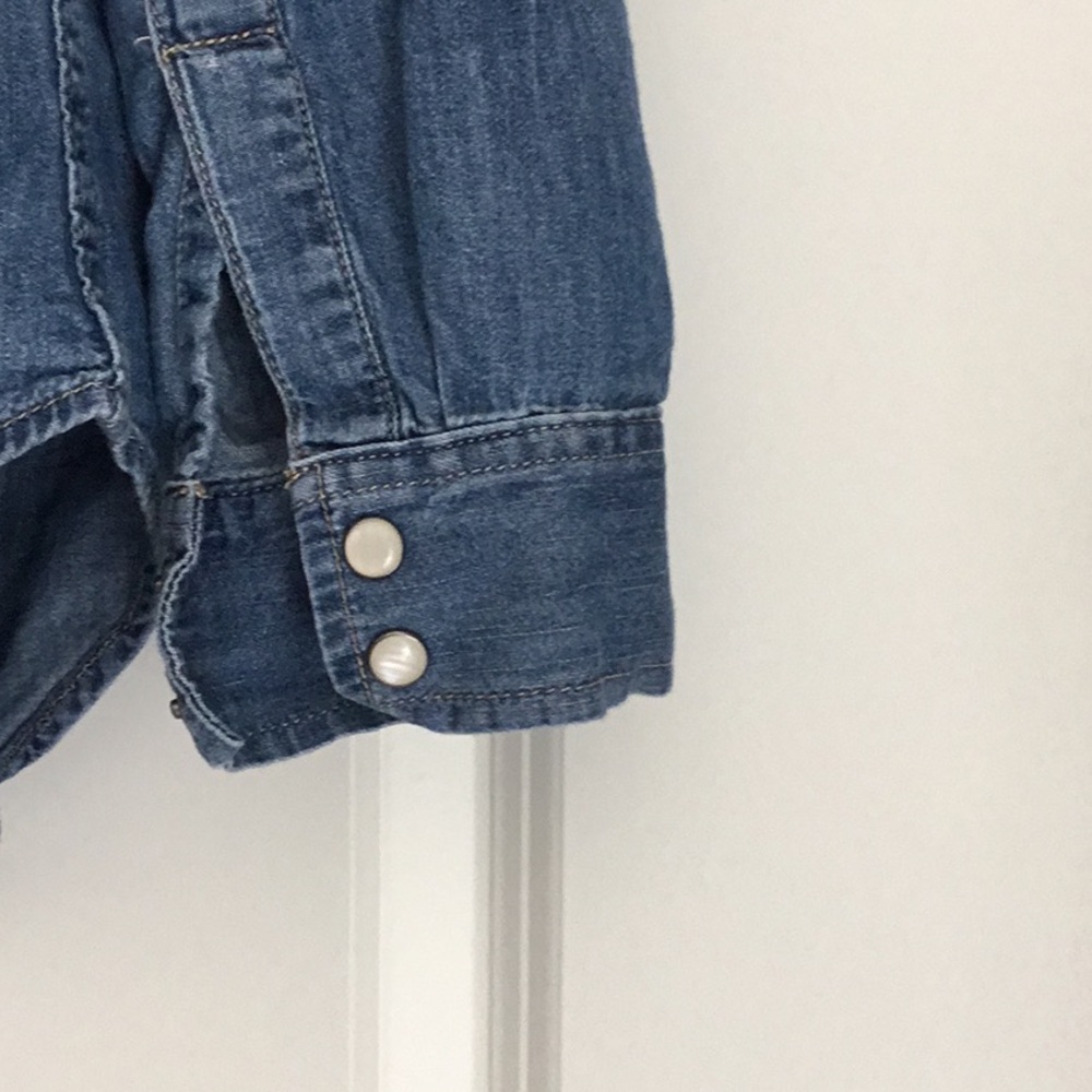 GAP Denim Button-Up Shirts Set of TWO size small - Picture 9 of 9